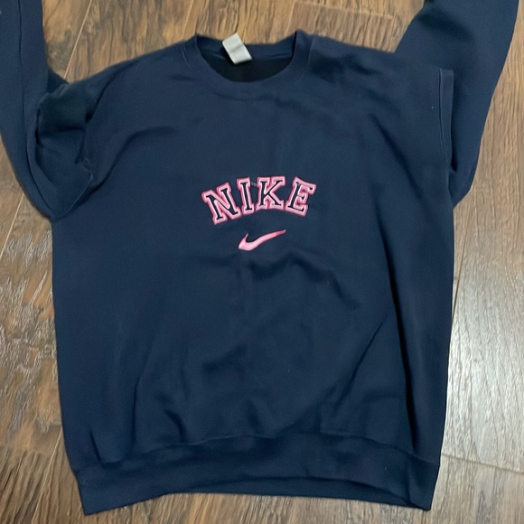 selling this gildan navy blue sweater with Nike embroidery on it size medium - Picture 5 of 6